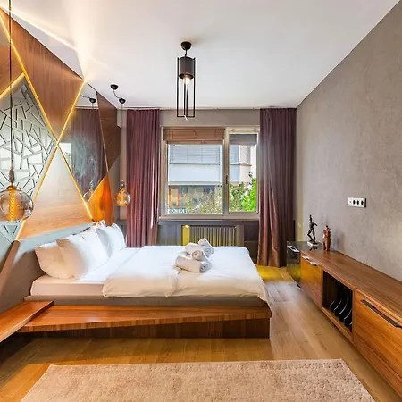Elegant Flat With Fascinating Bosphorus View In Besiktas *
