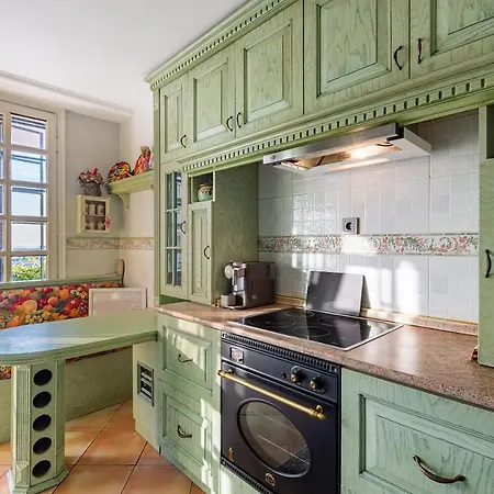 Elegant Flat With Fascinating Bosphorus View In Besiktas *